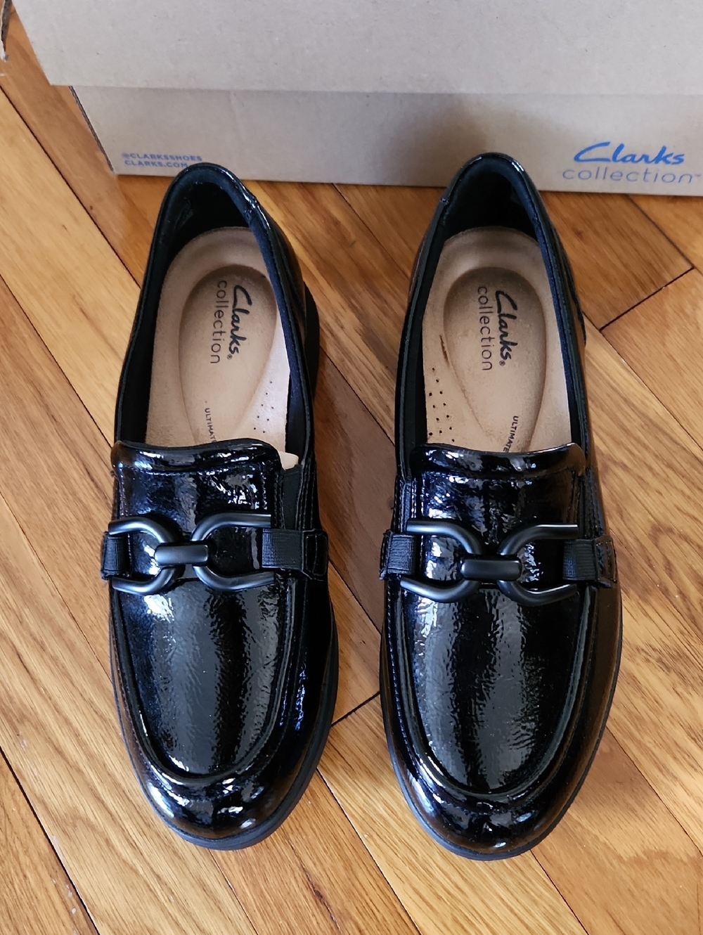 Clarks Zylah Top Black Patent Slip-On Loafers with Chain Accent NIB NWT 9 1/2 M - Picture 3 of 10